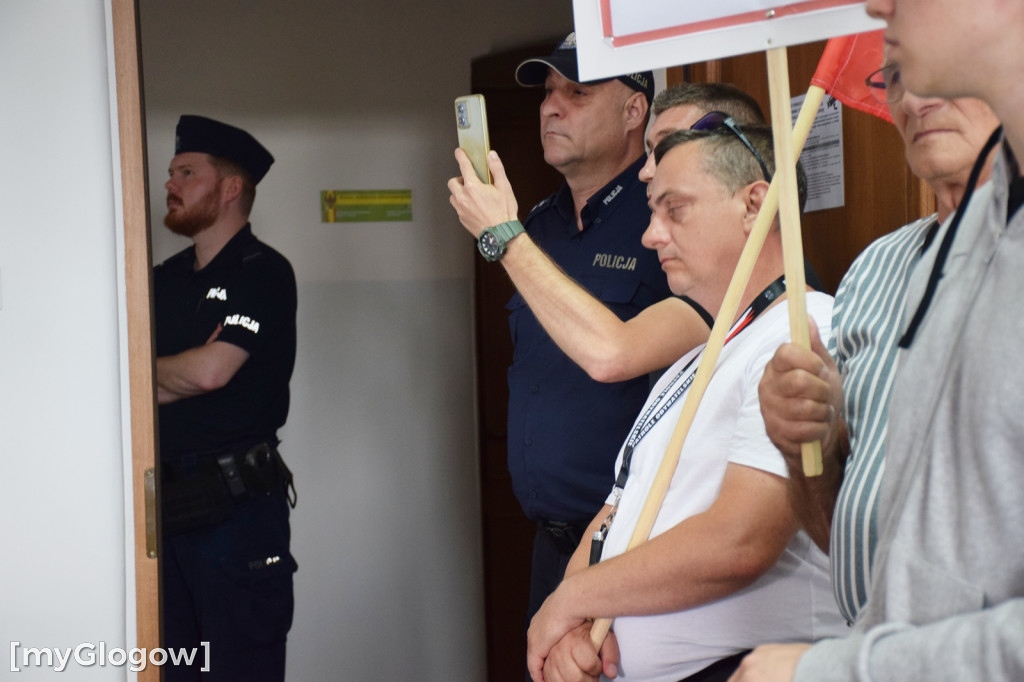 Sesja rady powiatu w sprawie imigrantów