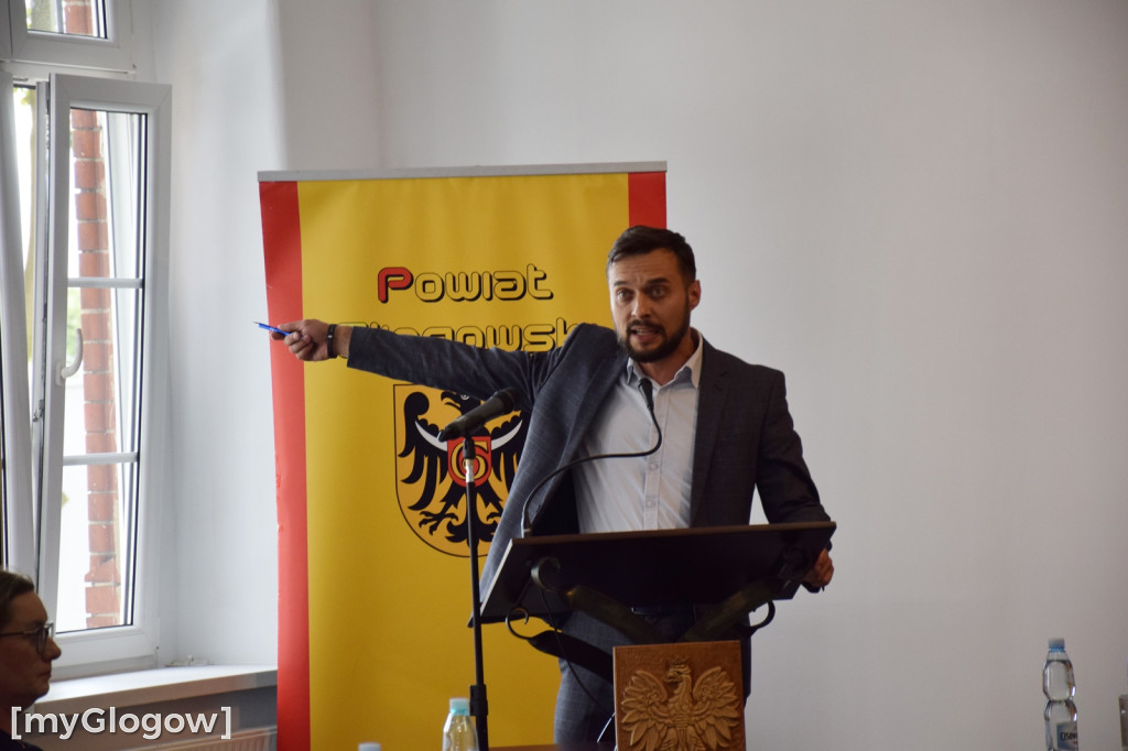 Sesja rady powiatu w sprawie imigrantów