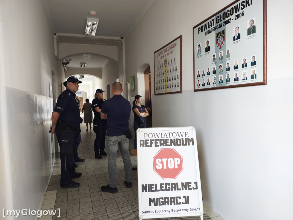 Sesja rady powiatu w sprawie imigrantów