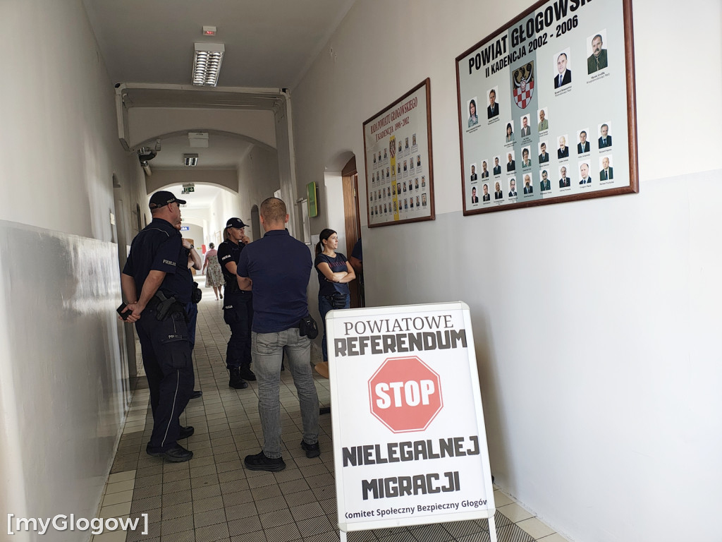 Sesja rady powiatu w sprawie imigrantów