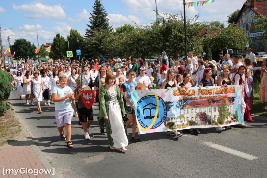 Korowód ulicami miasta