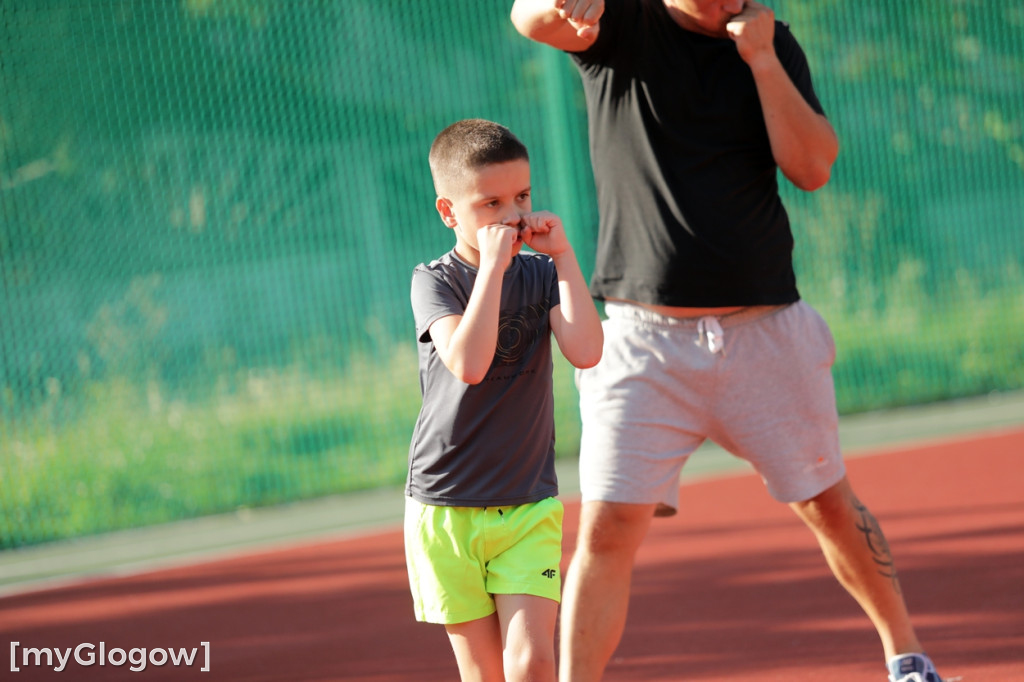Trenują boks w plenerze - w wakacje, w Głogowie