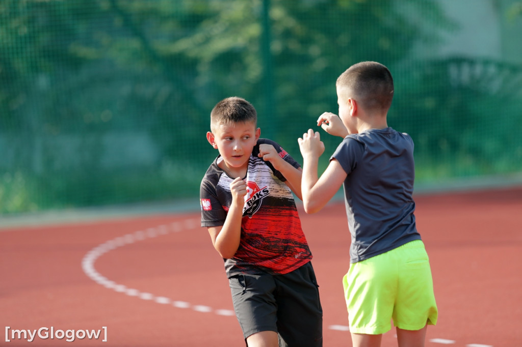 Trenują boks w plenerze - w wakacje, w Głogowie