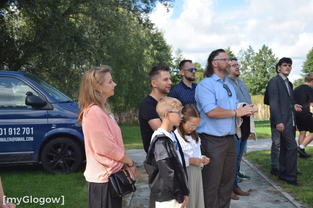 Chrzest przez zanurzenie na stawie w Głogówku