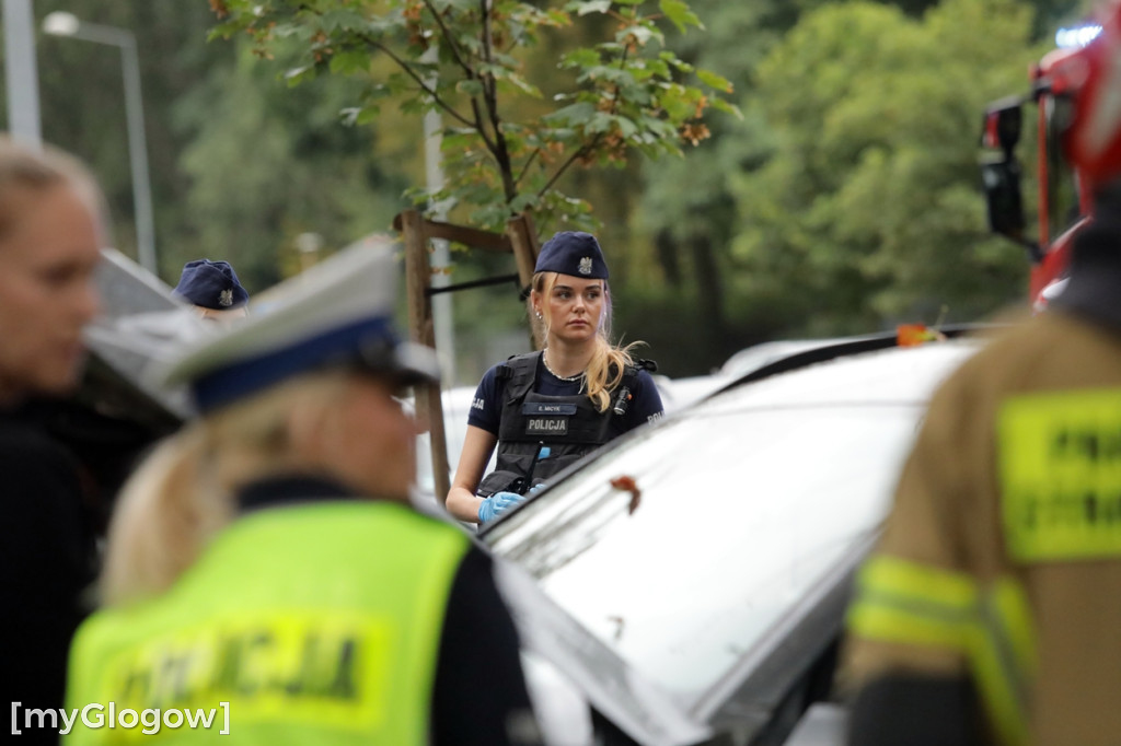 Wypadł z ronda! Wypadek w Głogowie