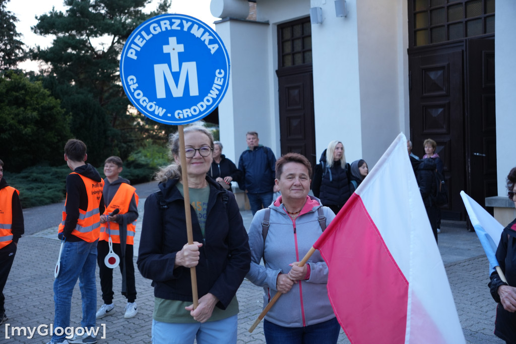 O świcie ruszyli do Grodowca