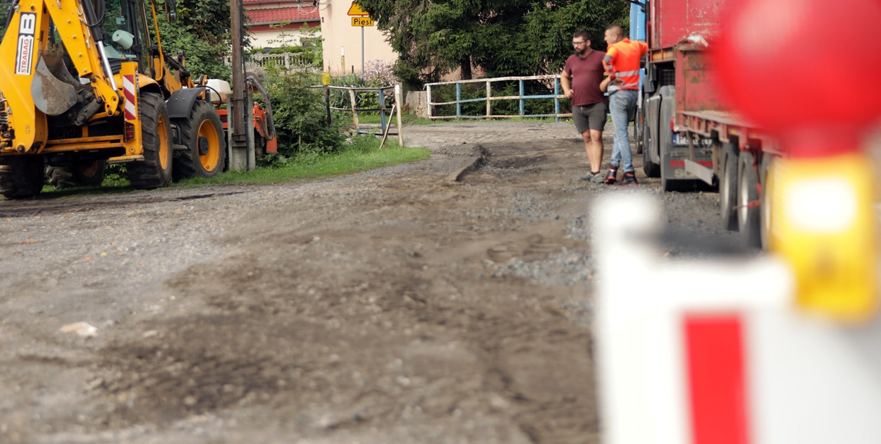 Ulica Tęczowa rozkopana. Rozpoczął się remont