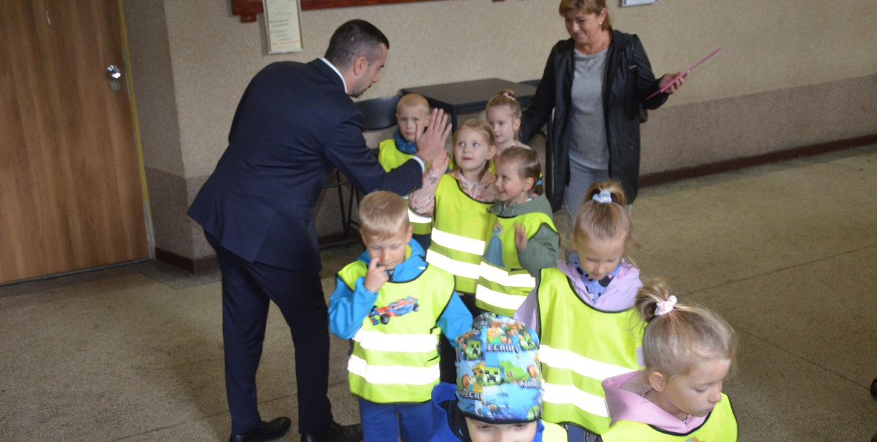 Przedszkolaki na zajęciach w głogowskim mechaniku