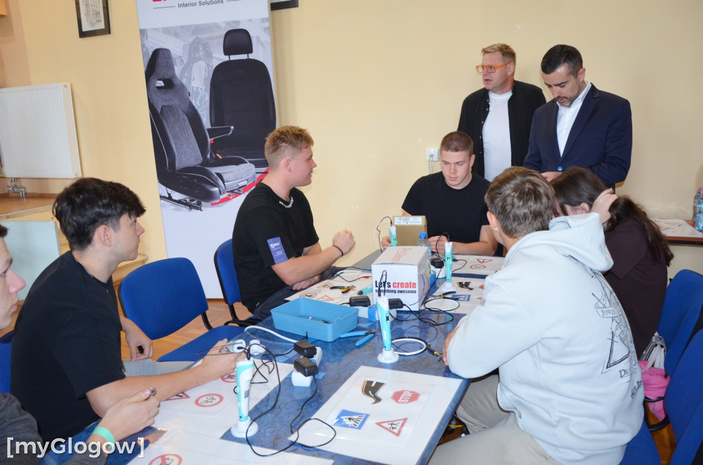 Przedszkolaki na zajęciach w głogowskim mechaniku