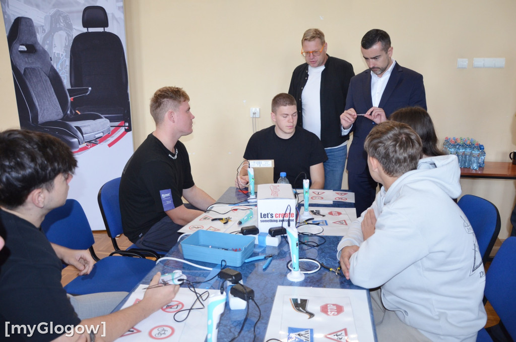 Przedszkolaki na zajęciach w głogowskim mechaniku