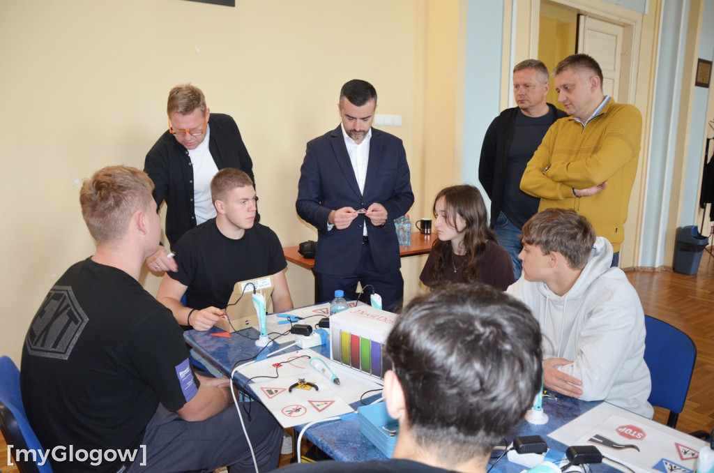 Przedszkolaki na zajęciach w głogowskim mechaniku