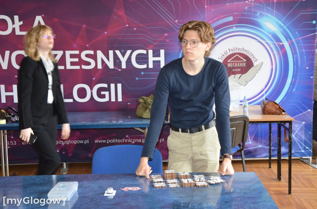 Przedszkolaki na zajęciach w głogowskim mechaniku