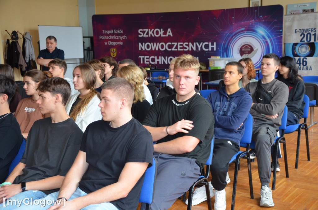 Przedszkolaki na zajęciach w głogowskim mechaniku