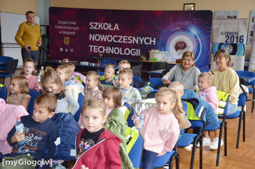 Przedszkolaki na zajęciach w głogowskim mechaniku