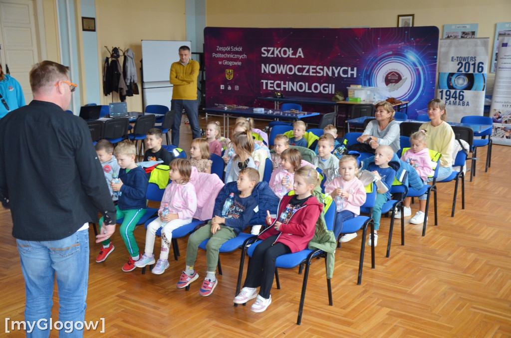Przedszkolaki na zajęciach w głogowskim mechaniku