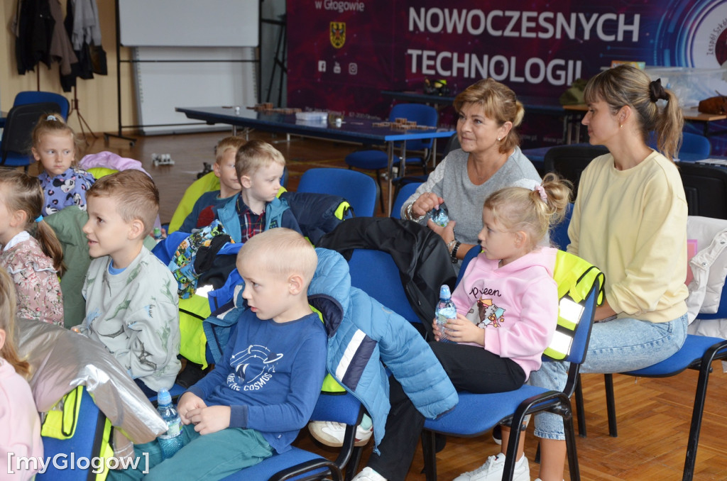 Przedszkolaki na zajęciach w głogowskim mechaniku