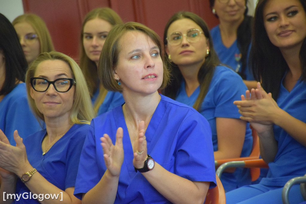 Uroczyste nadanie czepka pielęgniarskiego w PANS