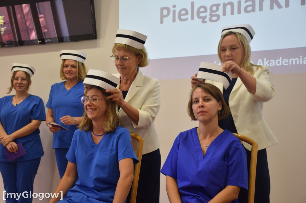 Uroczyste nadanie czepka pielęgniarskiego w PANS