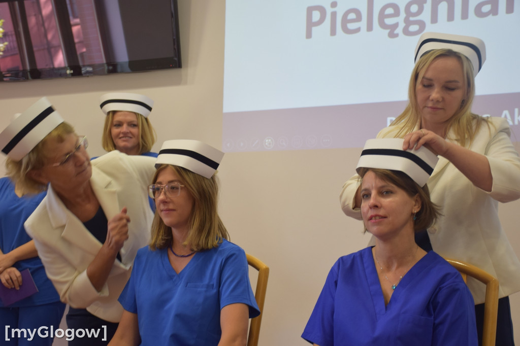 Uroczyste nadanie czepka pielęgniarskiego w PANS