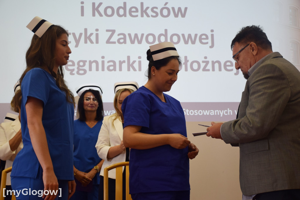 Uroczyste nadanie czepka pielęgniarskiego w PANS