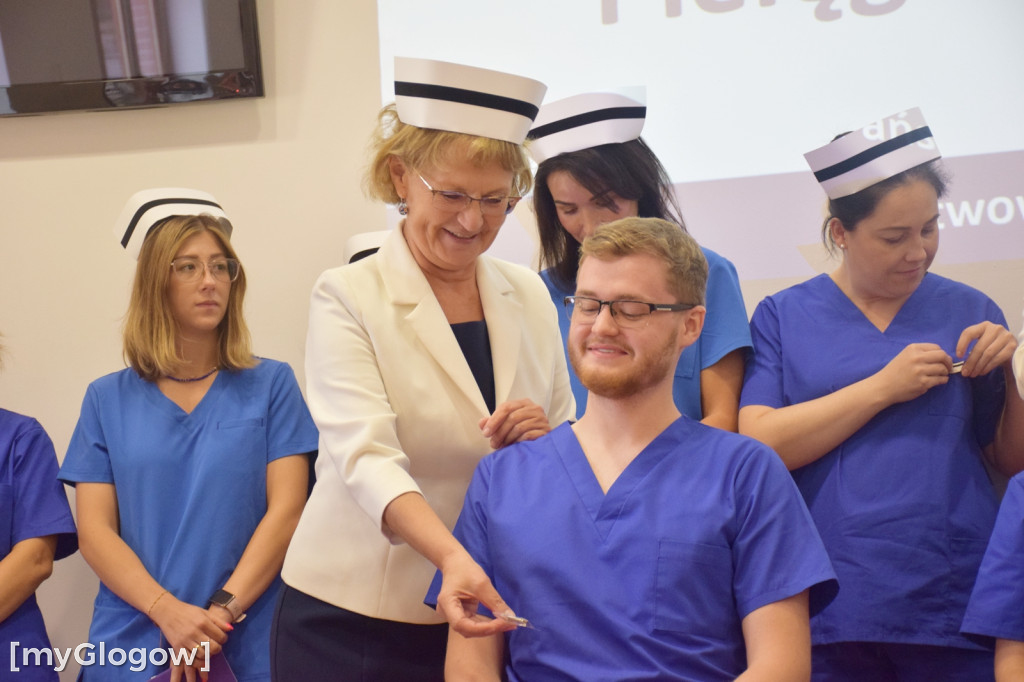 Uroczyste nadanie czepka pielęgniarskiego w PANS