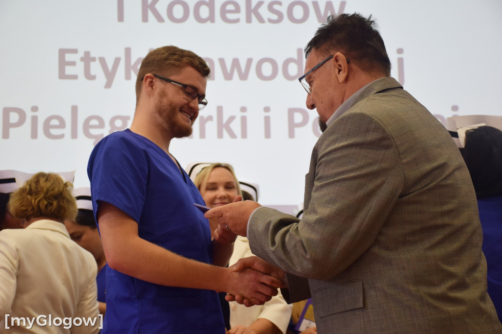 Uroczyste nadanie czepka pielęgniarskiego w PANS