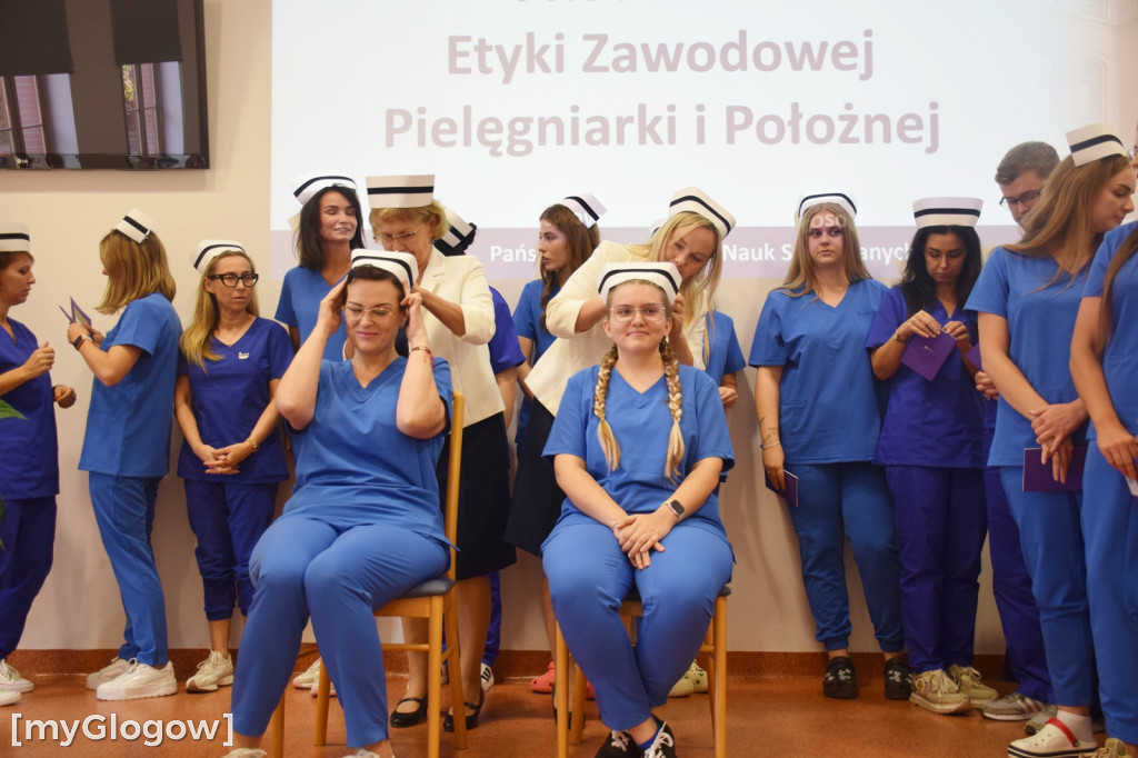 Uroczyste nadanie czepka pielęgniarskiego w PANS