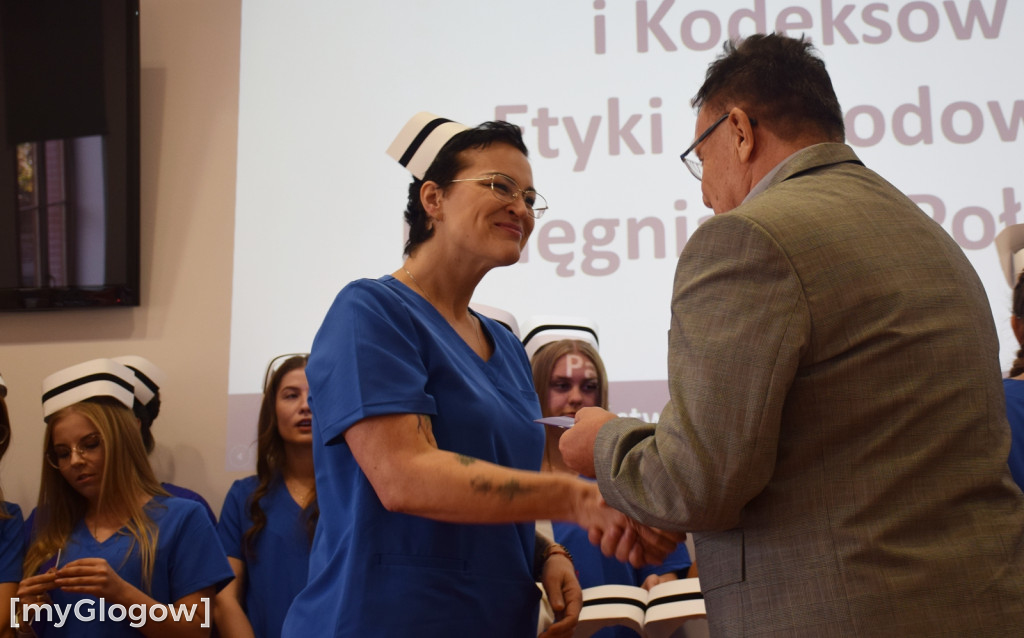Uroczyste nadanie czepka pielęgniarskiego w PANS