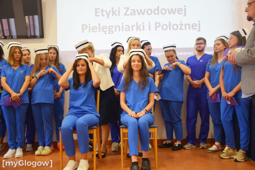 Uroczyste nadanie czepka pielęgniarskiego w PANS