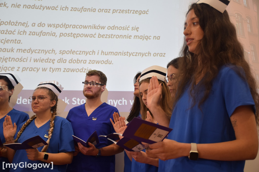 Uroczyste nadanie czepka pielęgniarskiego w PANS