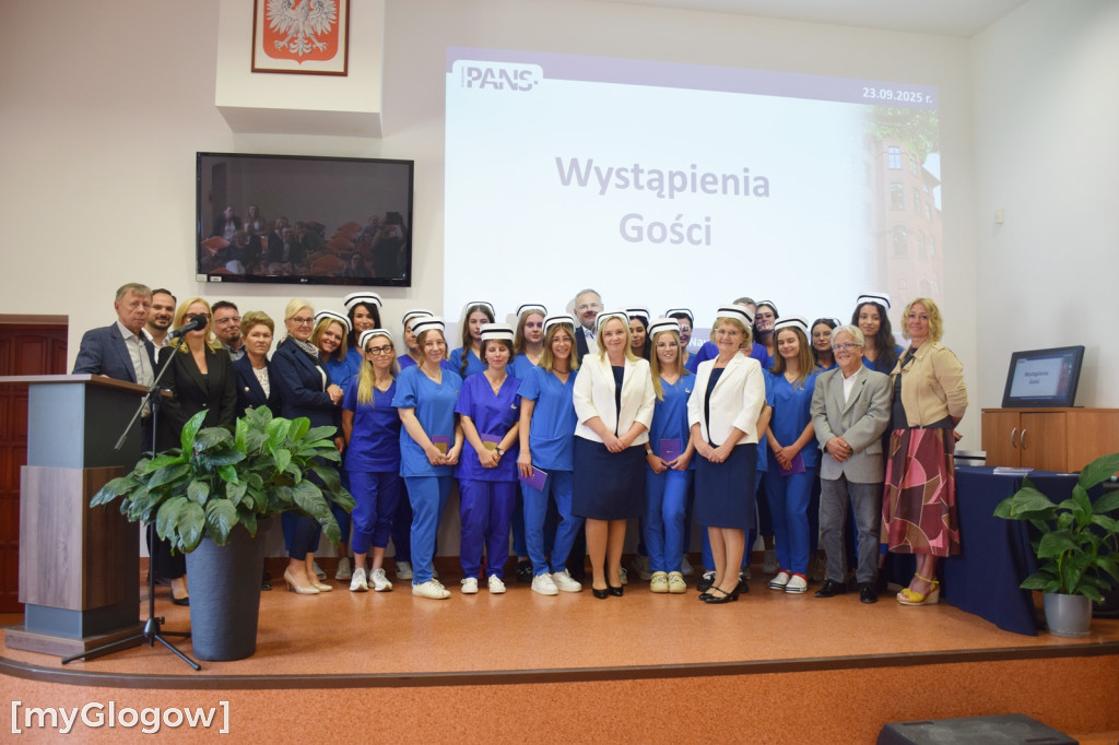 Uroczyste nadanie czepka pielęgniarskiego w PANS