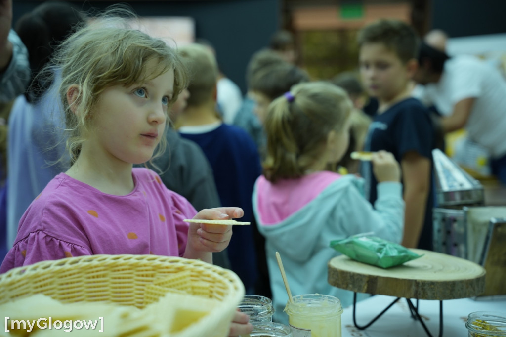 Miodobranie w KGHM! Frajda dla dzieci i dorosłych
