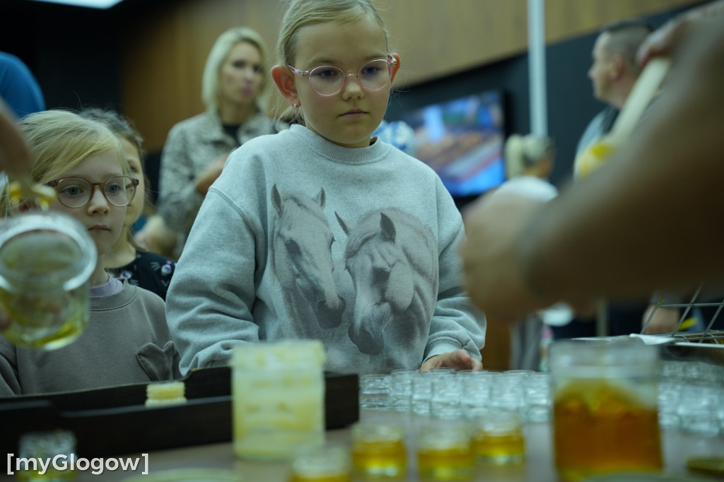 Miodobranie w KGHM! Frajda dla dzieci i dorosłych