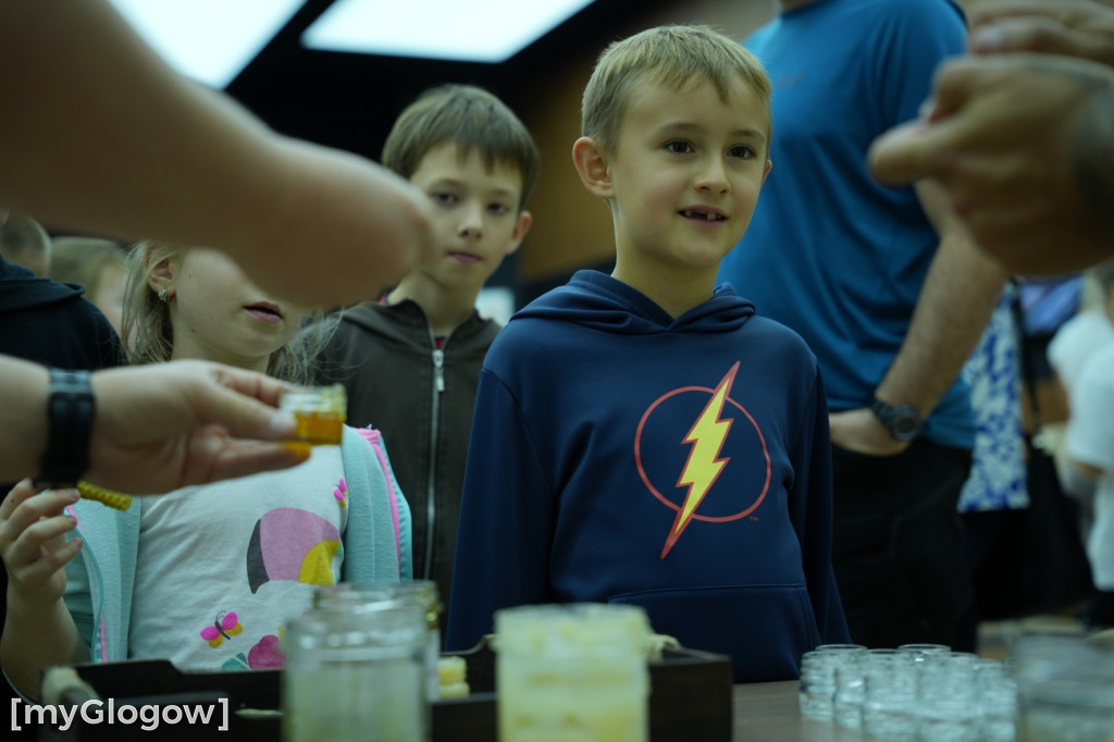 Miodobranie w KGHM! Frajda dla dzieci i dorosłych