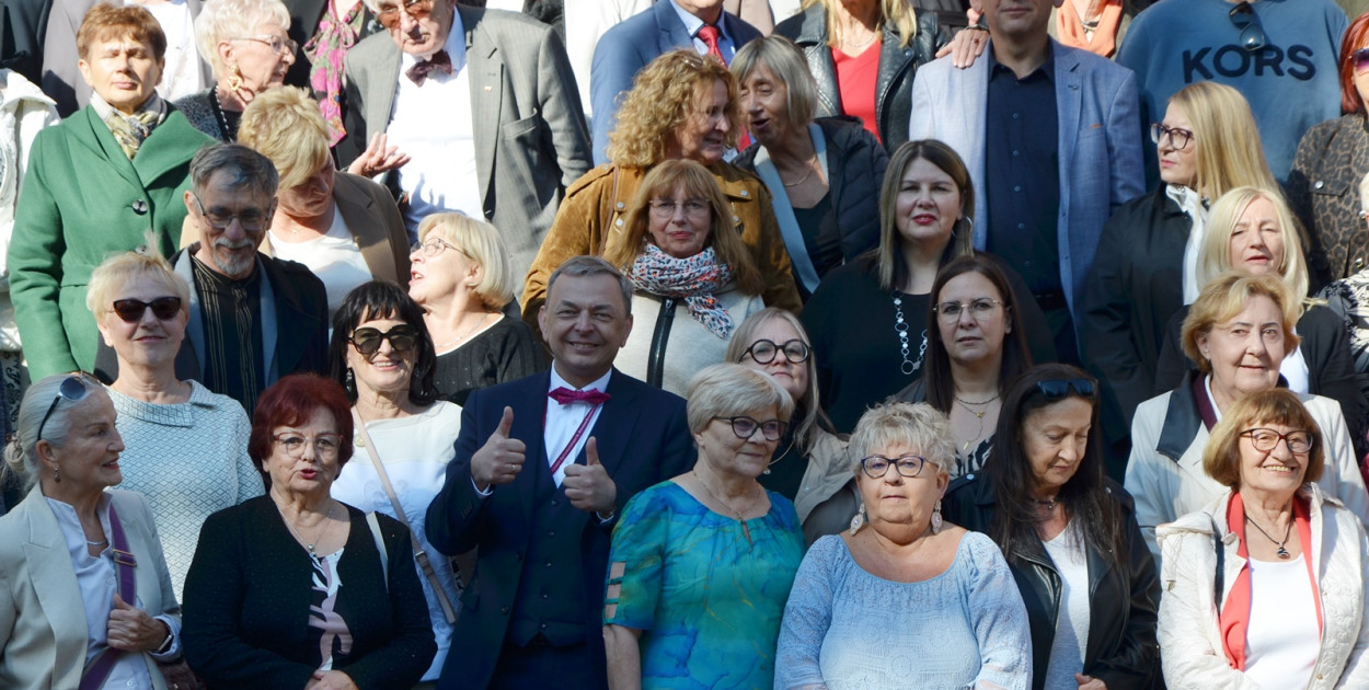 Tłumy absolwentów w I LO w Głogowie
