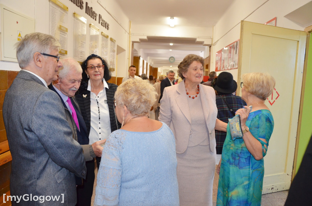 Tłumy absolwentów w I LO w Głogowie