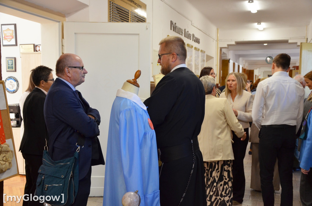 Tłumy absolwentów w I LO w Głogowie