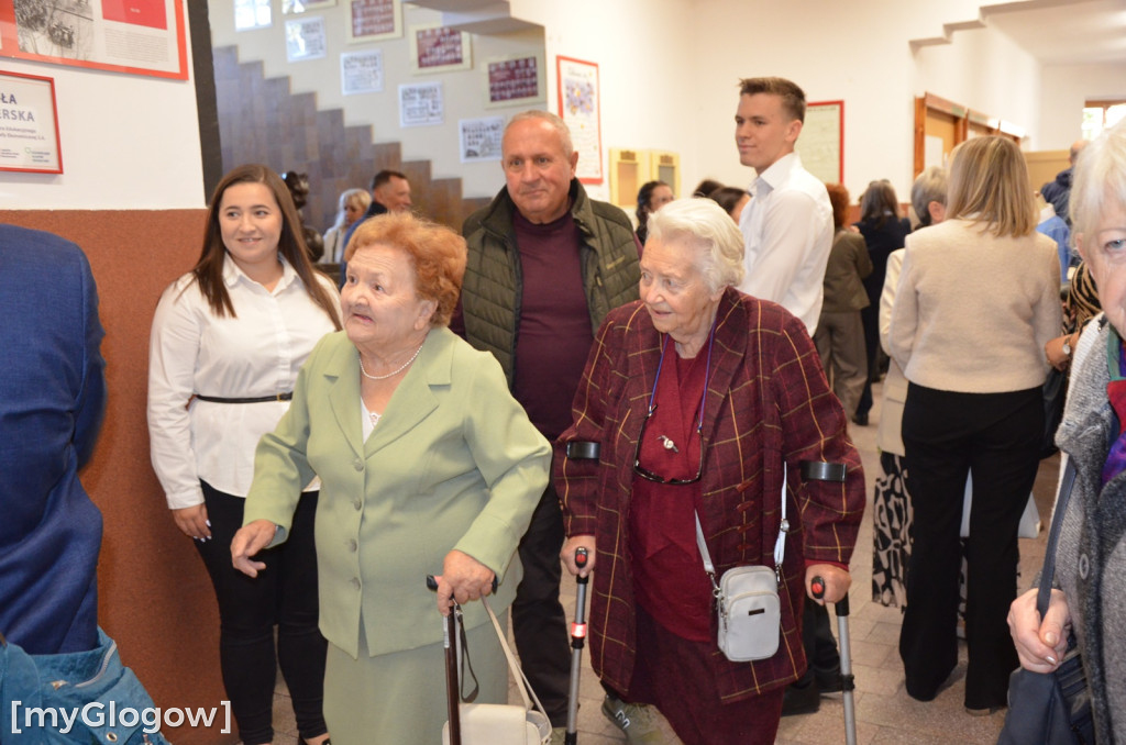 Tłumy absolwentów w I LO w Głogowie