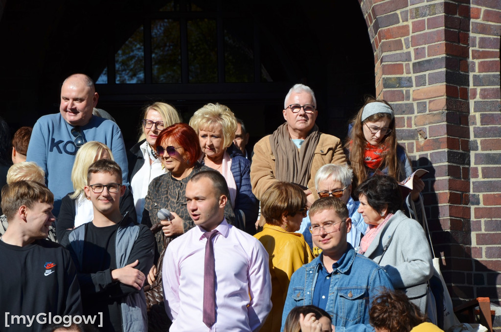 Tłumy absolwentów w I LO w Głogowie