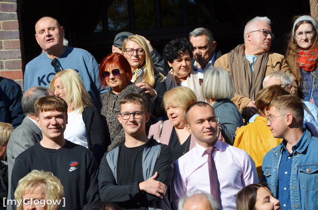 Tłumy absolwentów w I LO w Głogowie