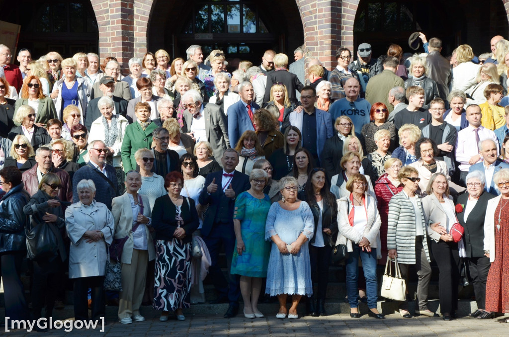 Tłumy absolwentów w I LO w Głogowie