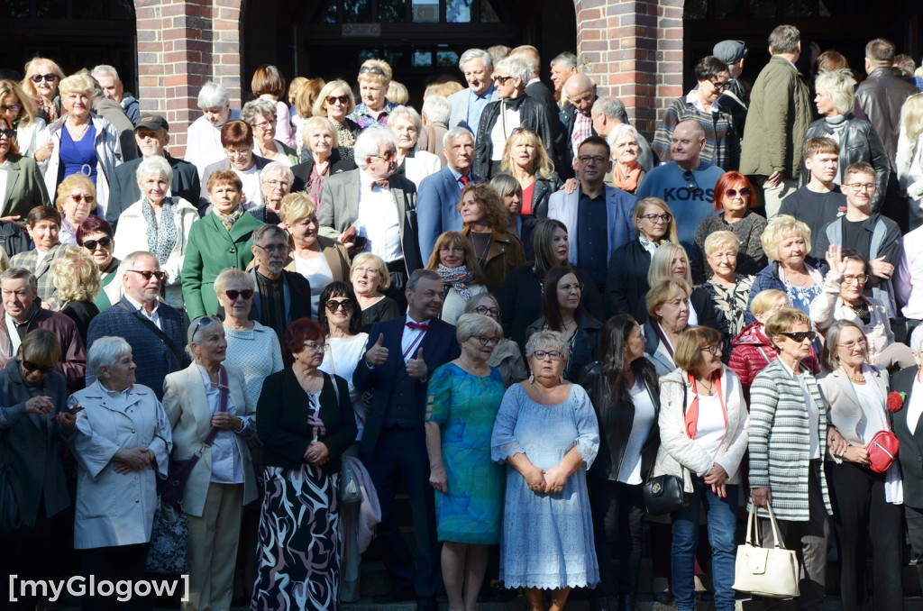 Tłumy absolwentów w I LO w Głogowie