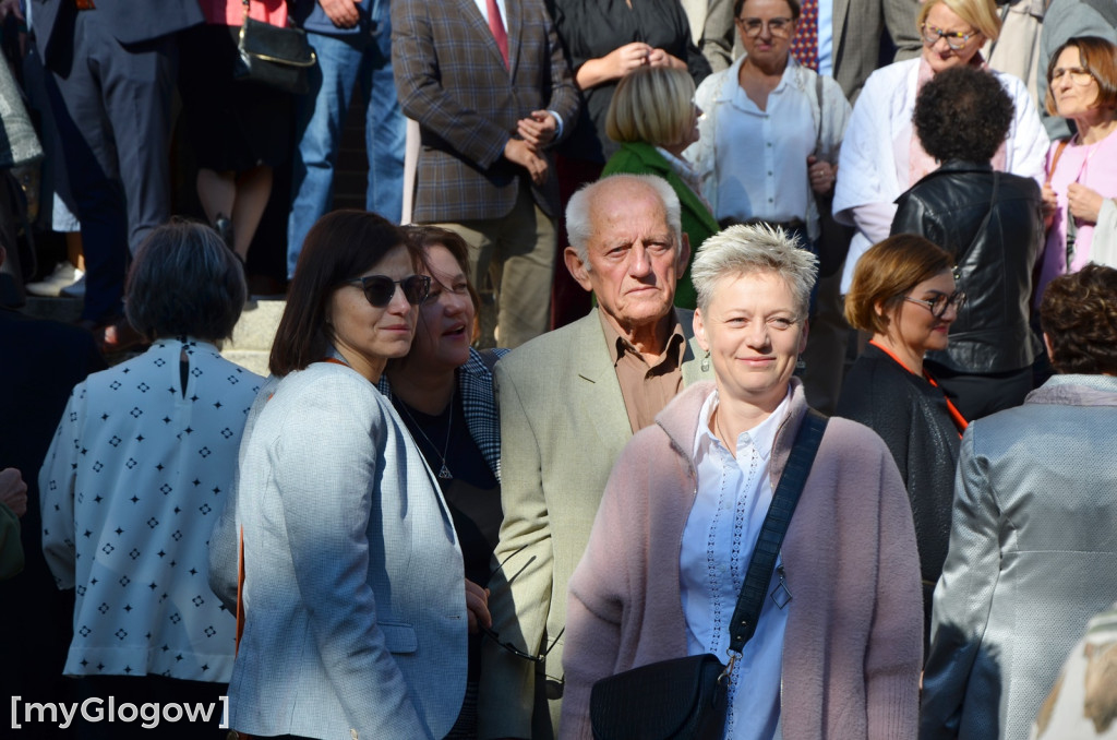 Tłumy absolwentów w I LO w Głogowie
