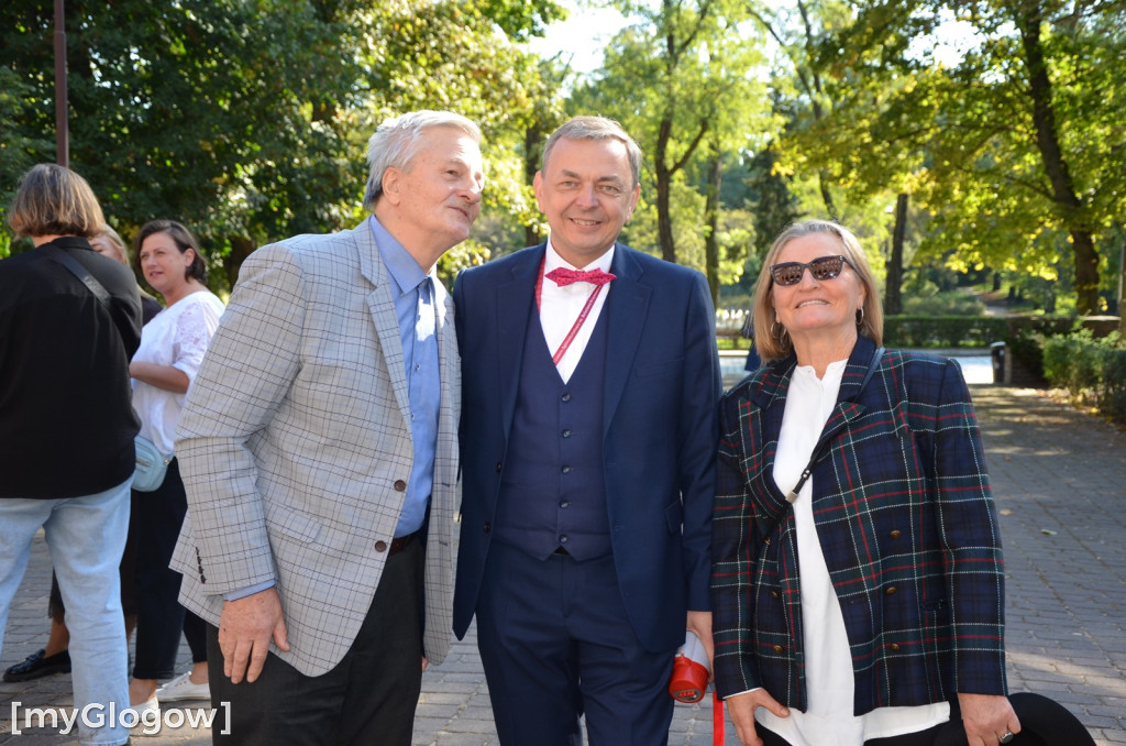 Tłumy absolwentów w I LO w Głogowie