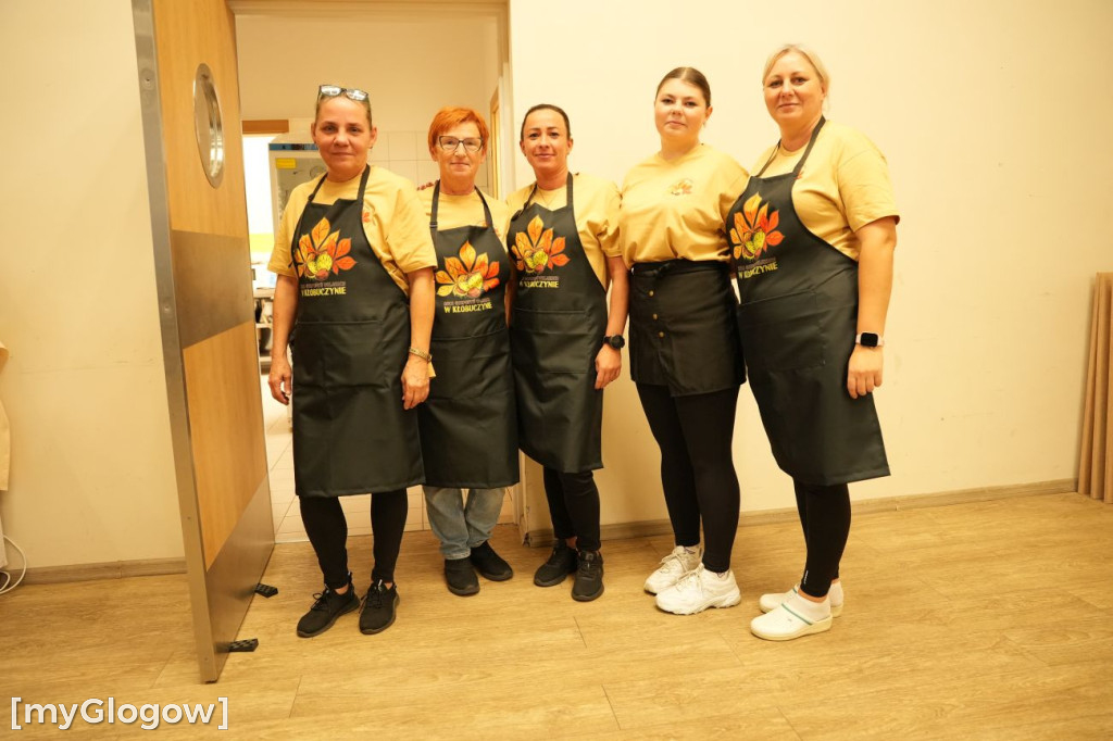 Lepienie pierogów z Chilijczykami