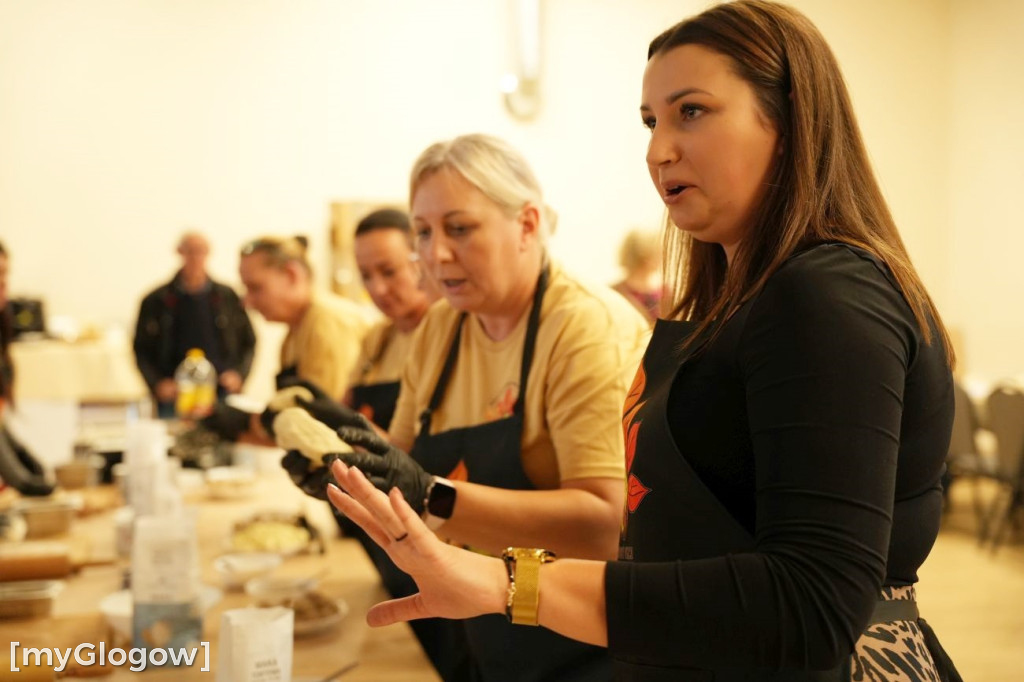 Lepienie pierogów z Chilijczykami