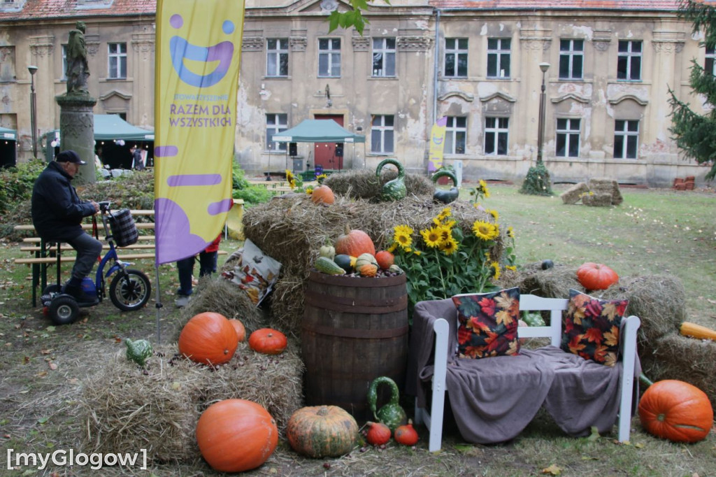Jesień pod pałacem