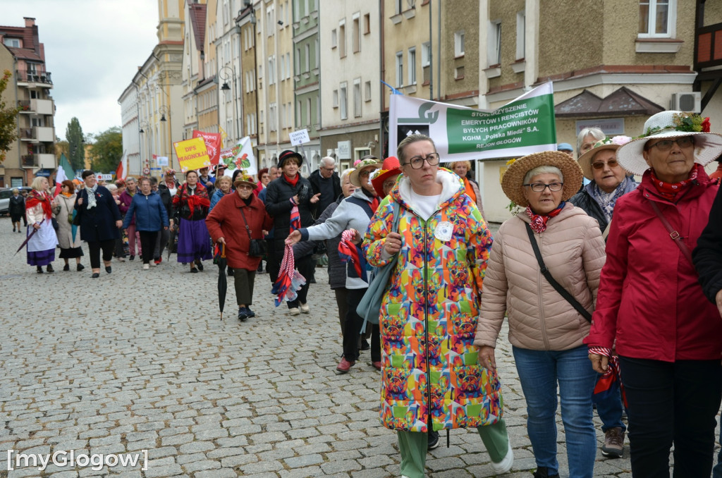 Korowód seniorów w Głogowie
