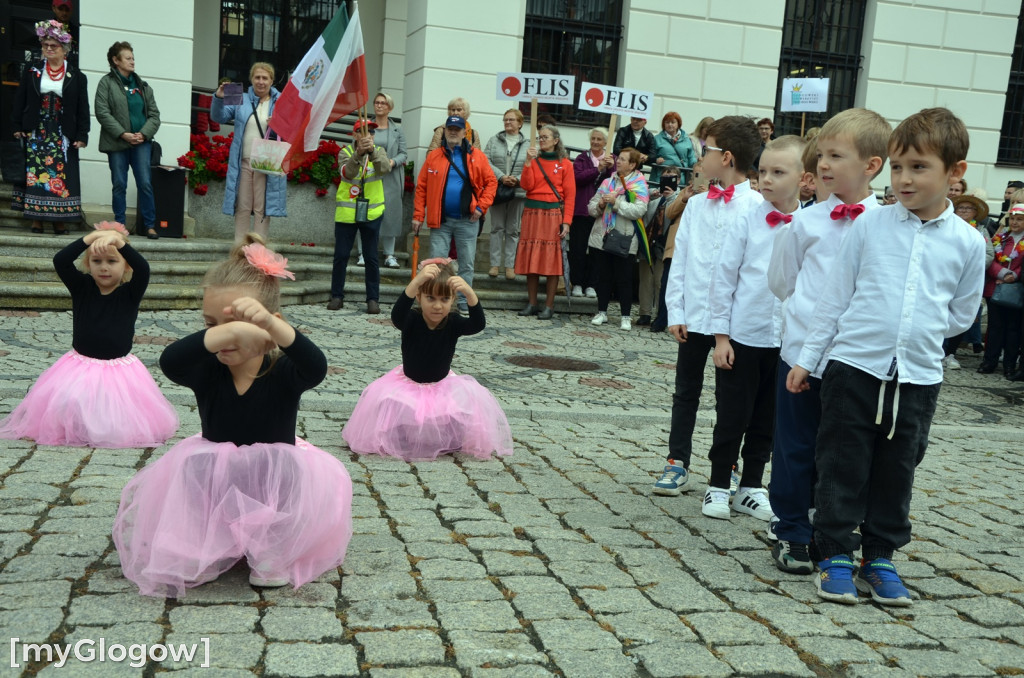 Korowód seniorów w Głogowie