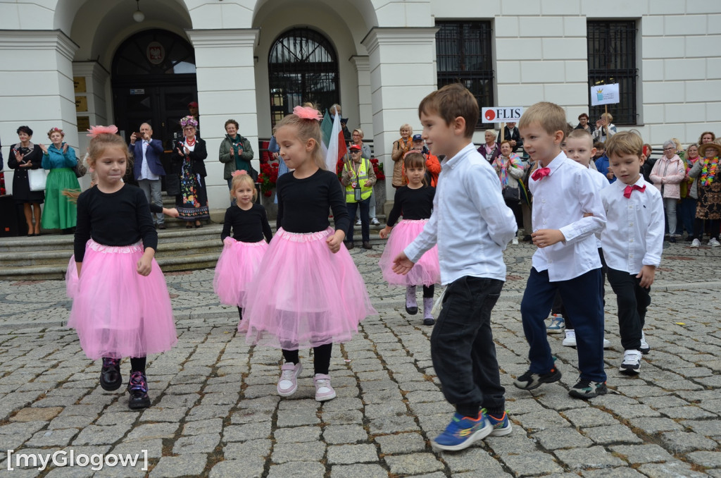 Korowód seniorów w Głogowie